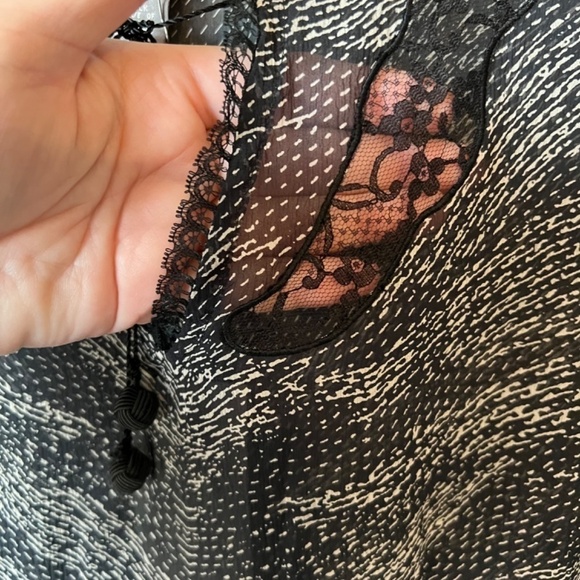 NWT - Kenar abstract print 100% silk sheer and lace top - Picture 6 of 12
